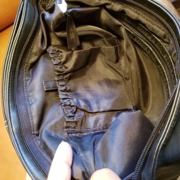 Classic Pebbled Leather Shoulder Bag w zipper details - Picture 9 of 15